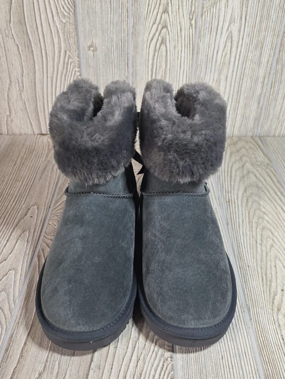 Lamo Adele Charcoal Suede Short Winter Boots Womens Size 6